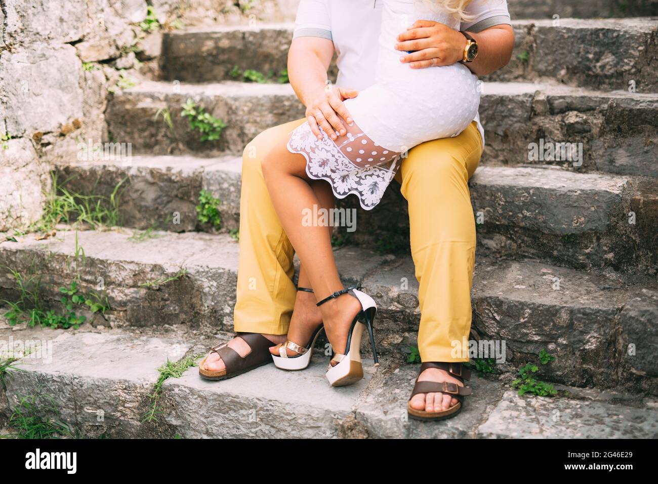 Woman sitting on man lap hi-res stock photography and images - Alamy