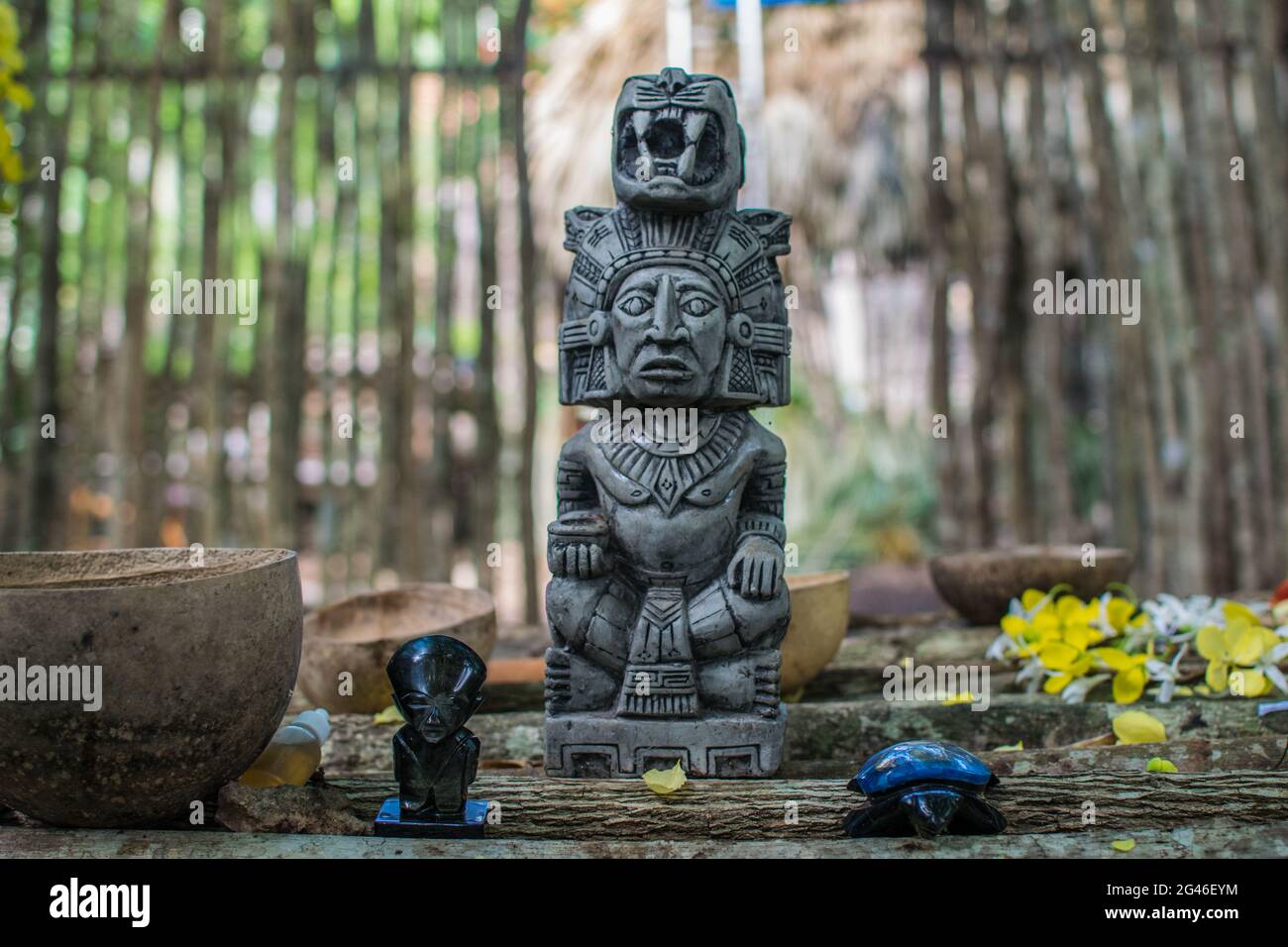 Maya indian warrior sculpture hi-res stock photography and images - Alamy