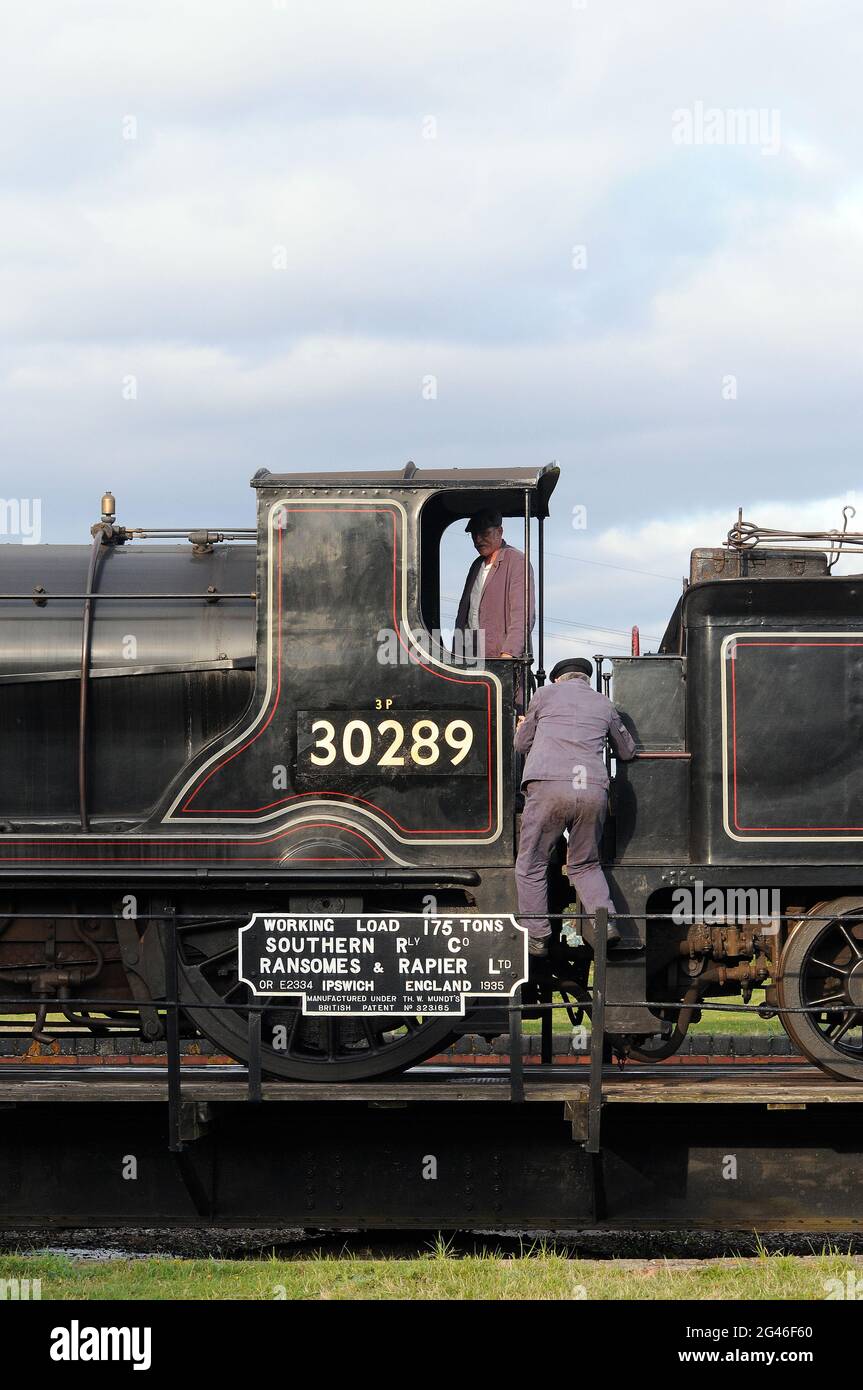 '30120' (renumbered as '30289') on the turntable at Didcot. Stock Photo