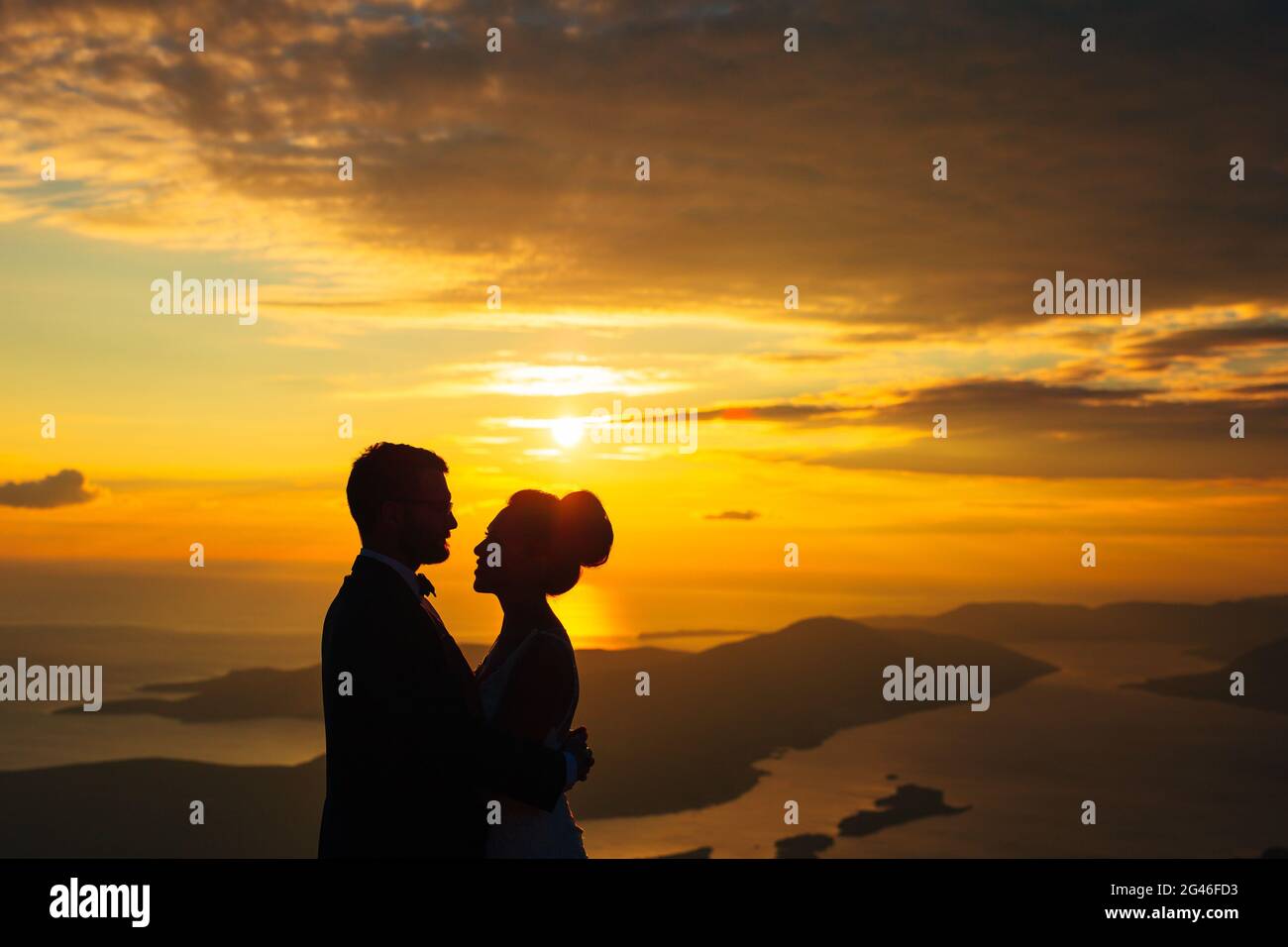 Silhouettes couple holding hands dusk hi-res stock photography and ...