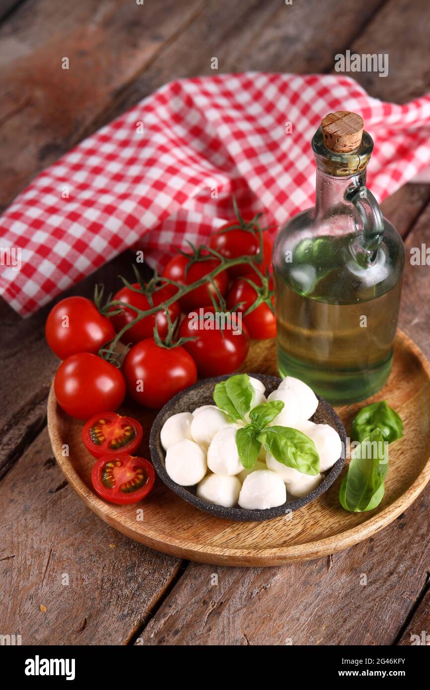 baby mozzarella cheese for salad Stock Photo Alamy