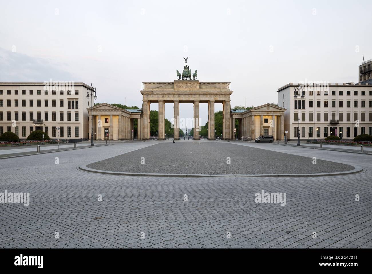 Brandenburg gate berlin germany empty hi-res stock photography and ...