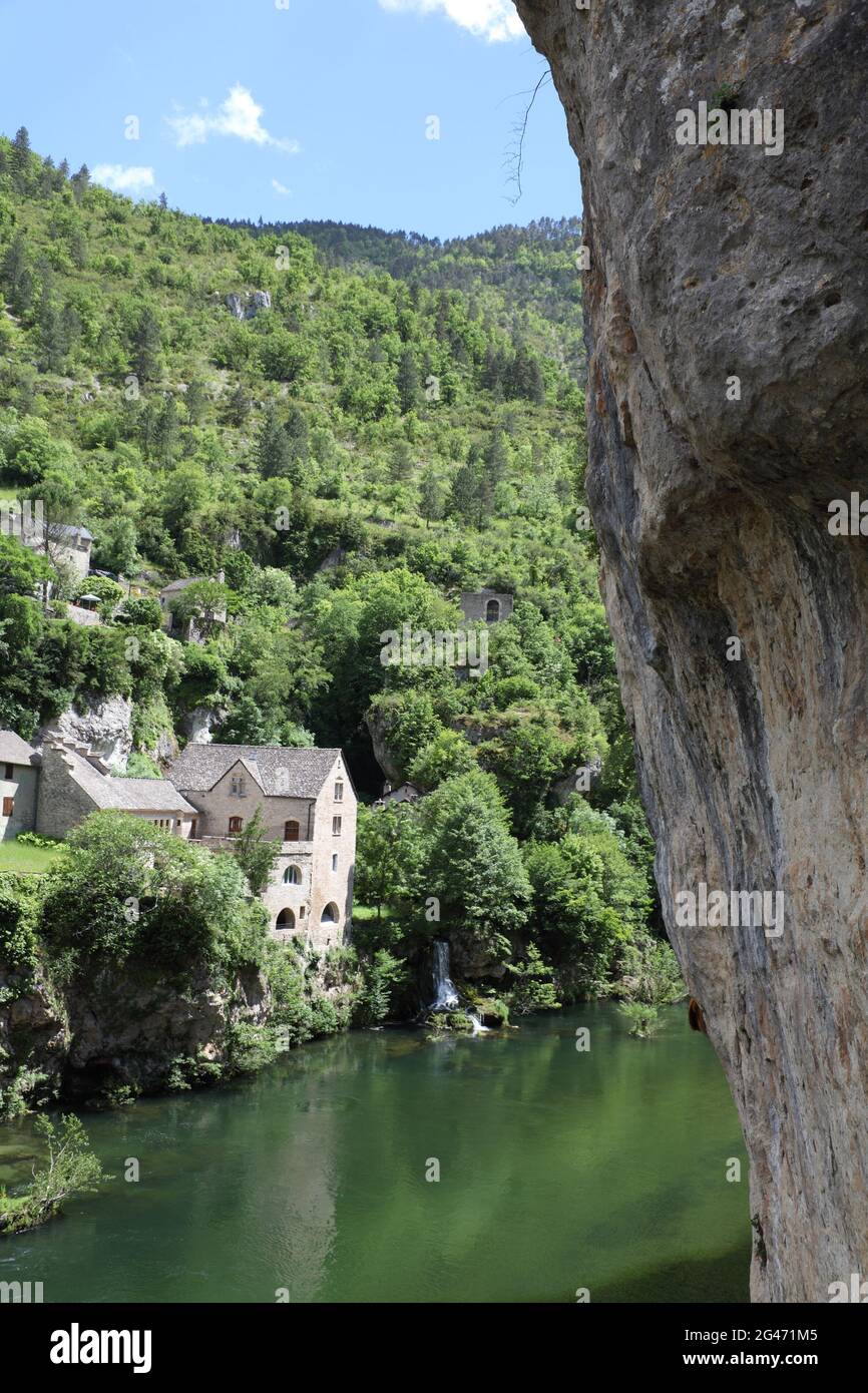 Gorges of the Tarn and Jonte, and the Grands Causses, top Occitania site soon to be listed Grand Site of France. St Chely du tarn village lies above the river in a spectacular settng Stock Photo