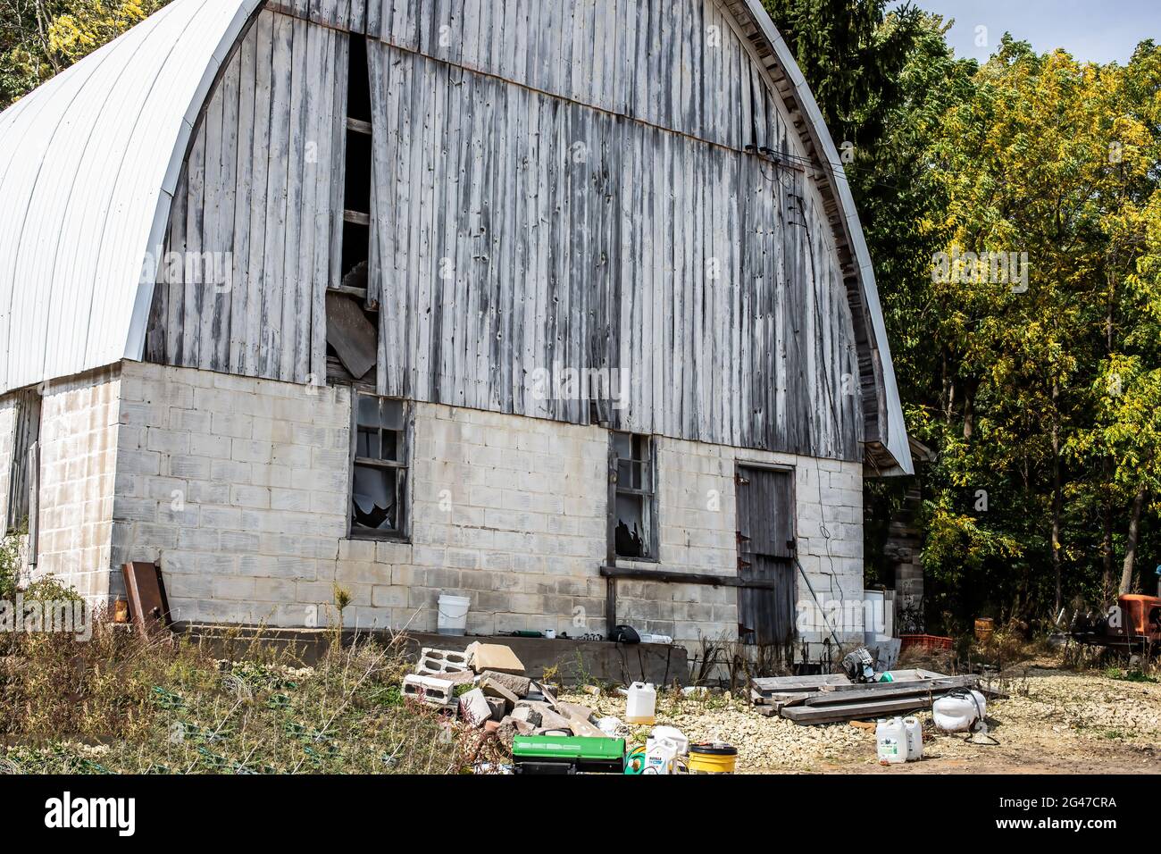 Barn rural farming doors hi-res stock photography and images - Alamy