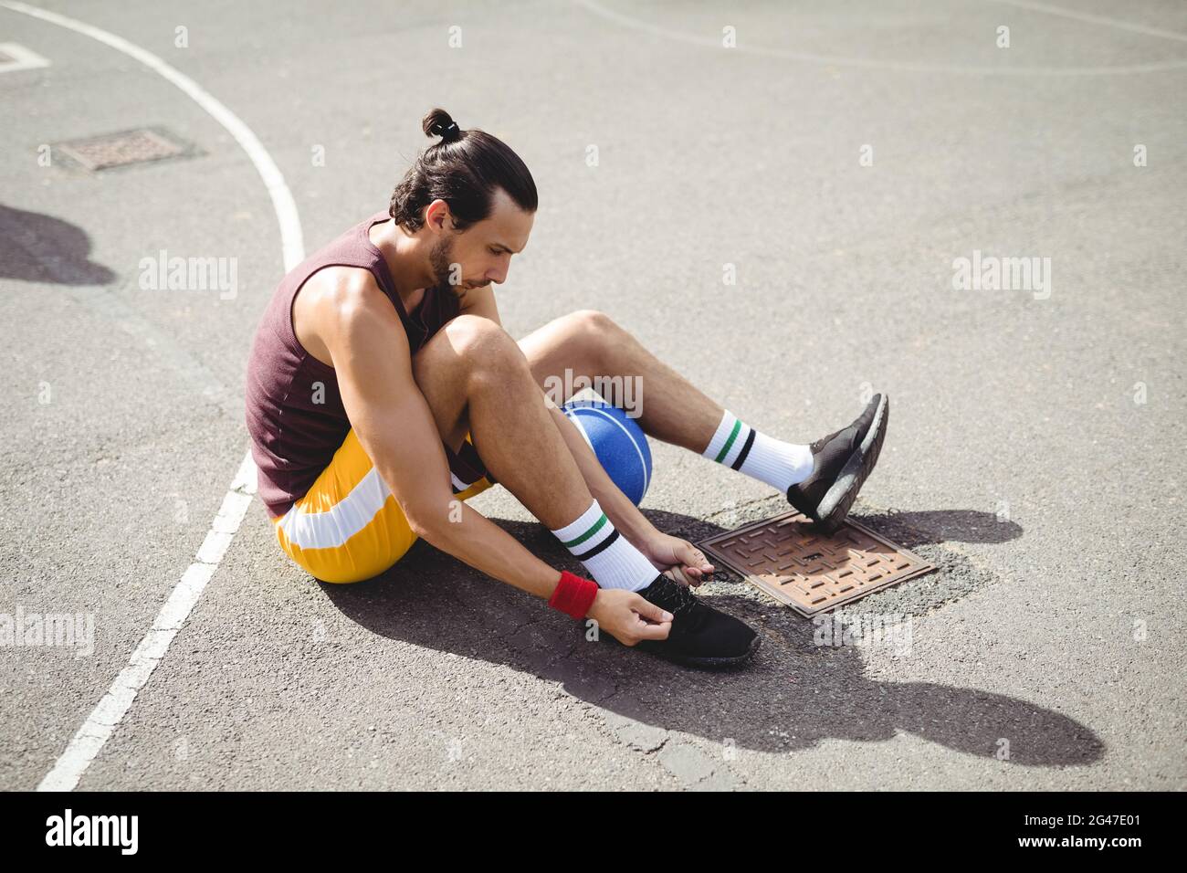 basketball shoes that tie themselves