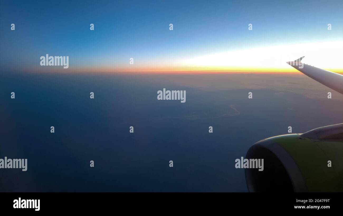 Aerial sunset view aircraft flight hi-res stock photography and images ...