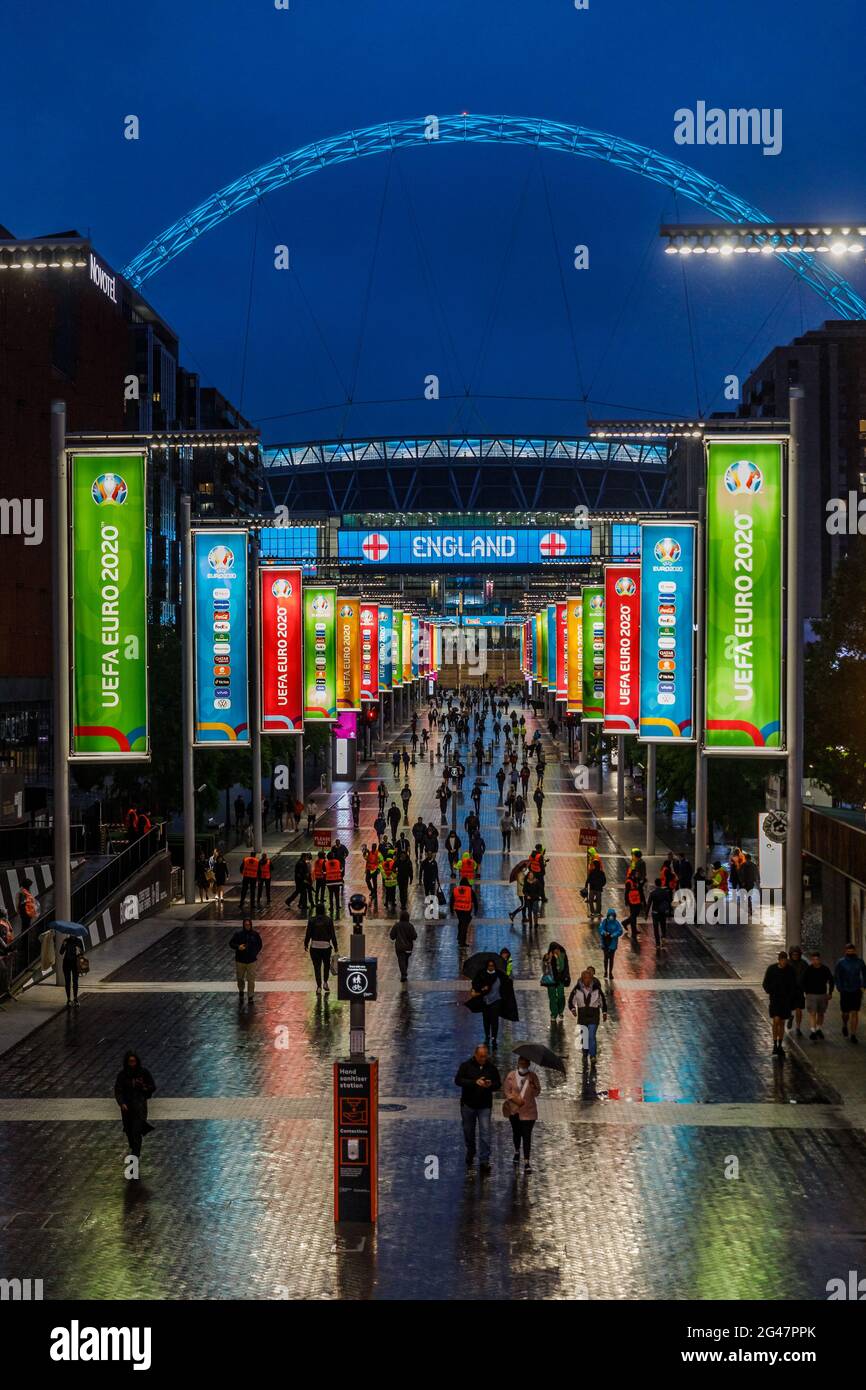 Wembley Stadiums Controversial New Rule Oasis Fans React - hniva06