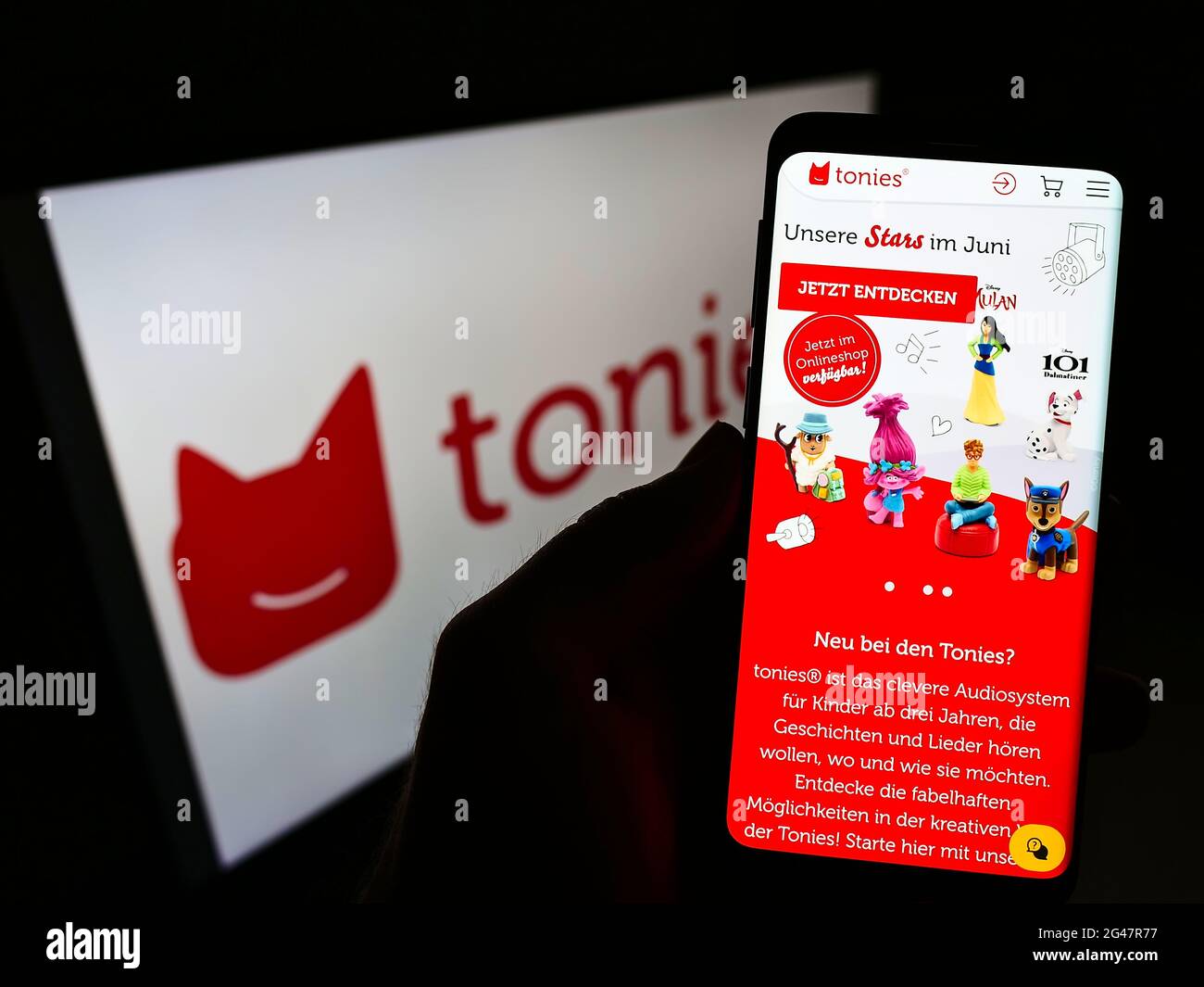 Person holding cellphone with webpage of German audio toys company Boxine  GmbH (Tonies) on screen in front of logo. Focus on center of phone display  Stock Photo - Alamy