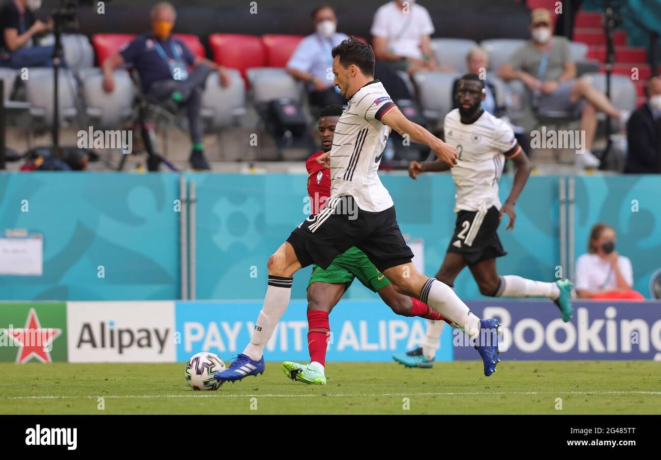 firo: 19.06.2021, Fuvuball, football: EURO 2021, EM 2020, EURO 2020, European  Championship 2020, group stage, group F, POR, Portugal - GER, Germany Mats  Hummels, individual action, duels Stock Photo - Alamy