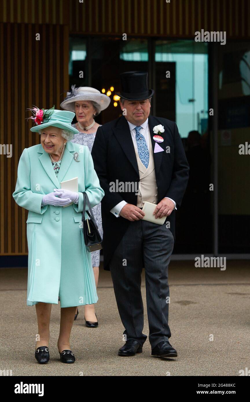 Ascot, Berkshire, UK. 19th June, 2021. Queen Elizabeth II came to Royal Ascot on the final day today. Her Majesty stayed for the racing and crowds of racegoers waved Her Majesty the Queen goodbye as she left. Credit: Maureen McLean/Alamy Live News Stock Photo