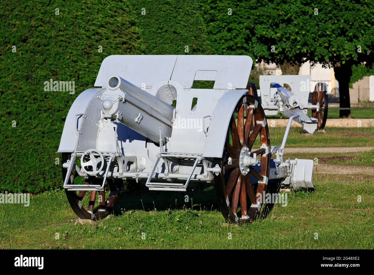 World War I field artillery at Memorial Park (Souvenir Francais) part of the French military cemetery Faubourg Pavé in Verdun (Meuse), France Stock Photo