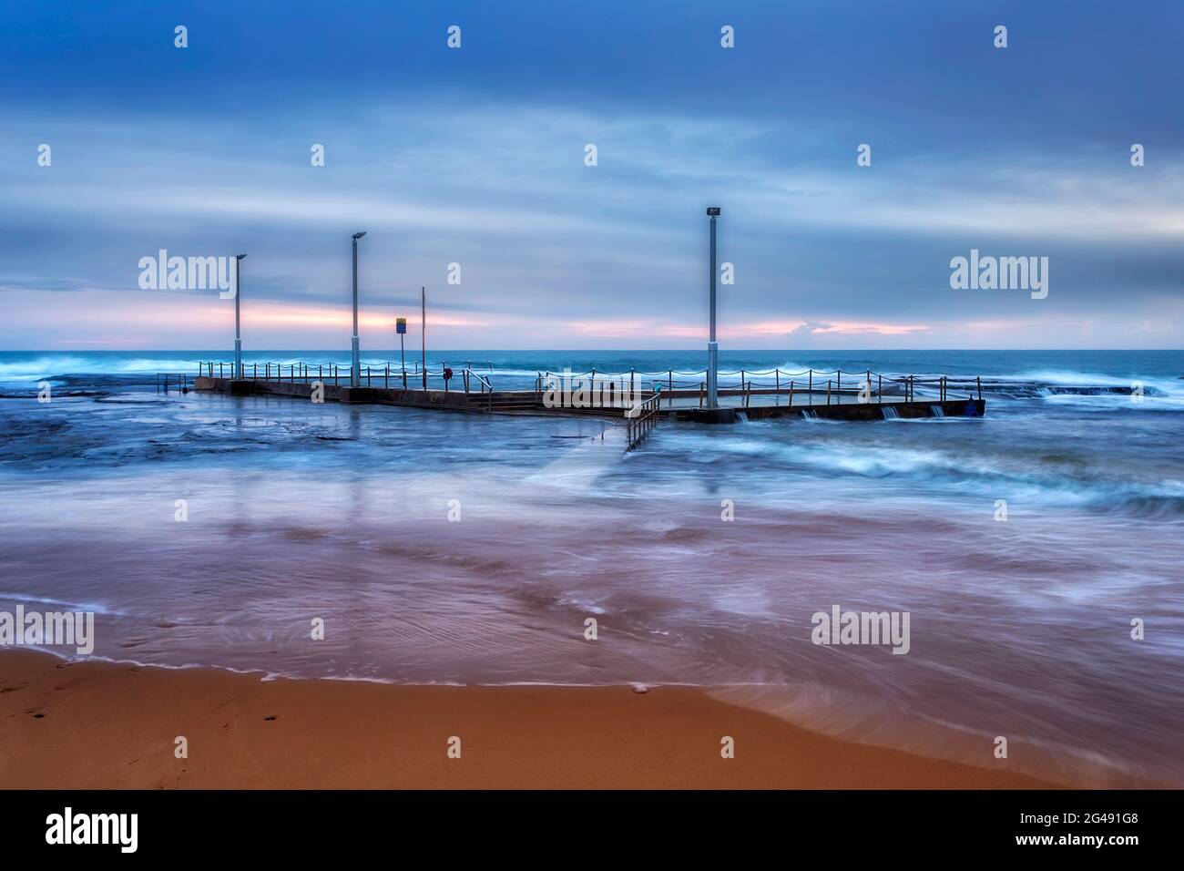 Sunrise at Mona Vale rock pool of Sydney Northern beaches on Pacific