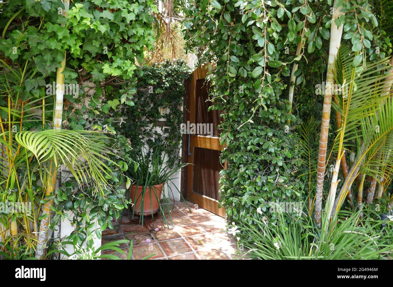 Los Angeles California Usa 18th June 21 A General View Of Atmosphere Of Nicole Brown Simpson S Former Home At 875 Bundy Drive Where She And Ron Goldman Were Murdered On June 12