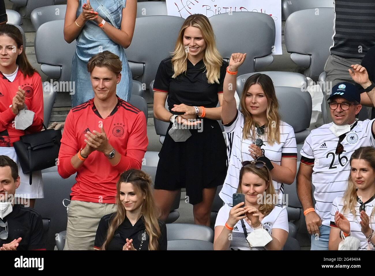 Anika BISSEL (withte), girlfriend of goalwart Manuel NEUER (GER) in the  stands. Group stage, preliminary round group F, game M24, Portugal (POR) -  Germany (GER) 2-4 on June 19, 2021 in Muenchen/Fußball