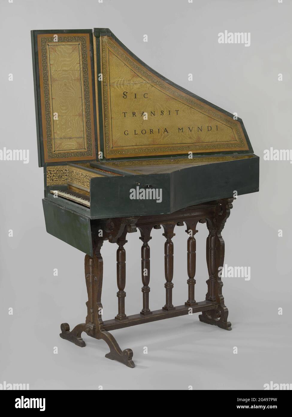 Harpsichord instrument music baroque hi-res stock photography and ...