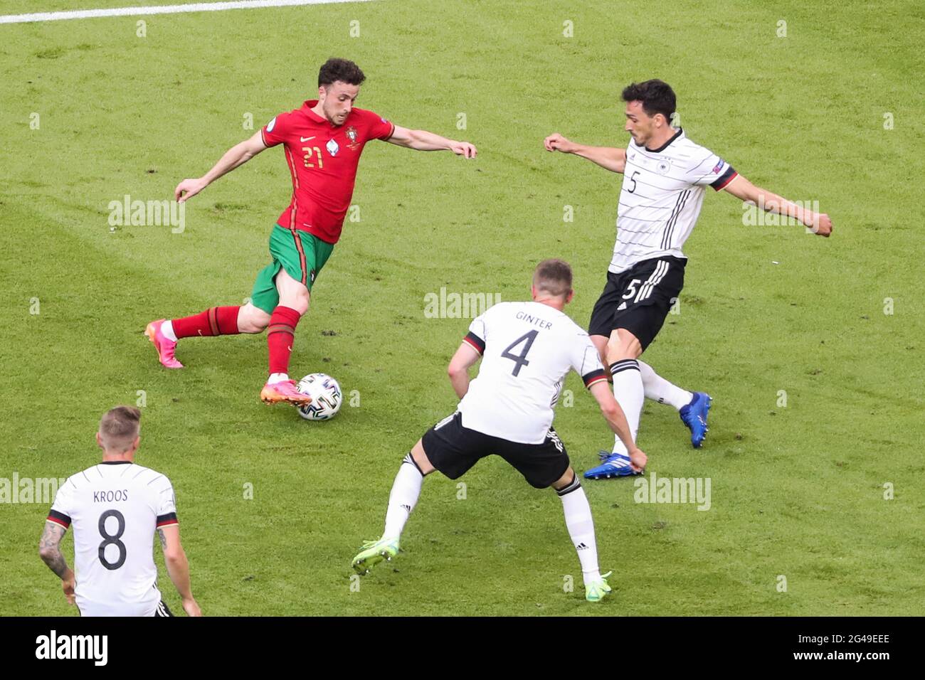 Munich, Germany. 19th June, 2021. Diogo Jota (top L) of Portugal breaks through the defense from Mats Hummels (up R) of Germany during the UEFA Euro 2020 Championship Group F match in Munich, Germany, June 19, 2021. Credit: Shan Yuqi/Xinhua/Alamy Live News Stock Photo