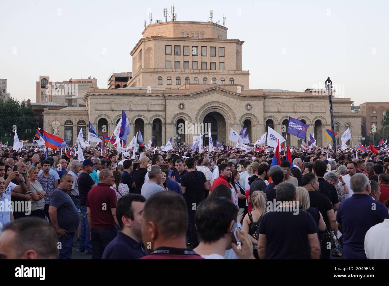 Eriwan, Armenia. 18th June, 2021. Supporters of former President Kocharian take part in a rally on Republic Square. Seven months after the war over the conflict region of Nagorno-Karabakh, the crisis-ridden South Caucasus republic of Armenia will hold an early parliamentary election on June 20, 2021. It is expected that the Civic Contract party and the Armenian Bloc around Kocharian will decide the race for the strongest power between themselves. Credit: Ulf Mauder/dpa/Alamy Live News Stock Photo