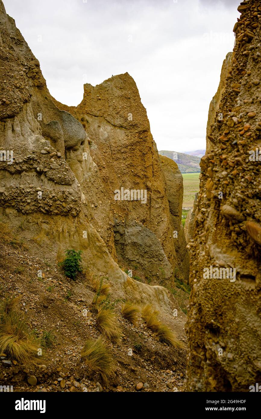 New Zealand's Clay Cliffs, Omarama South Island. Harsh but beautiful  terrain, made famous in Lord of the Rings Stock Photo - Alamy
