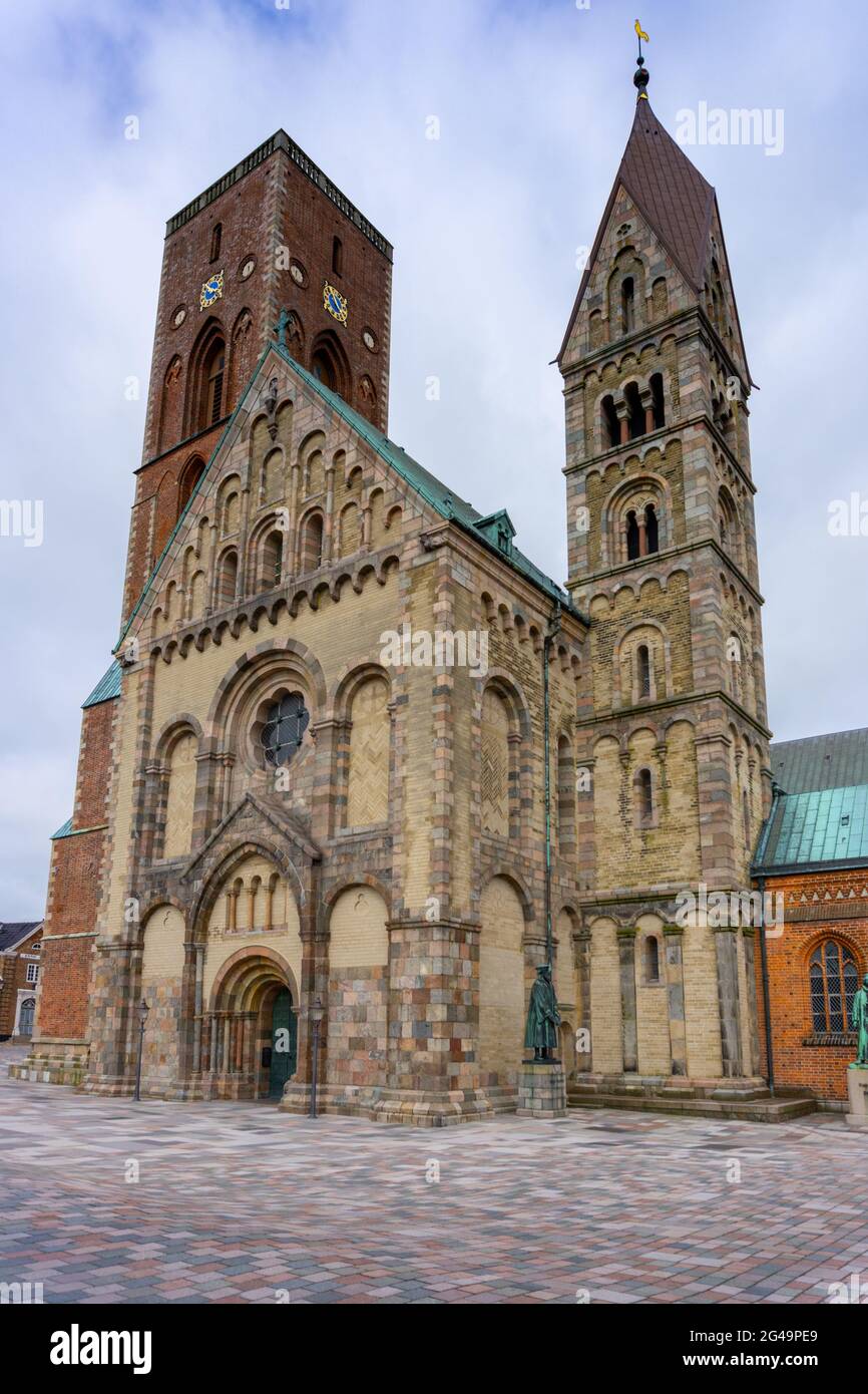 View of the 13th century cathedral and square in Ribe Stock Photo - Alamy