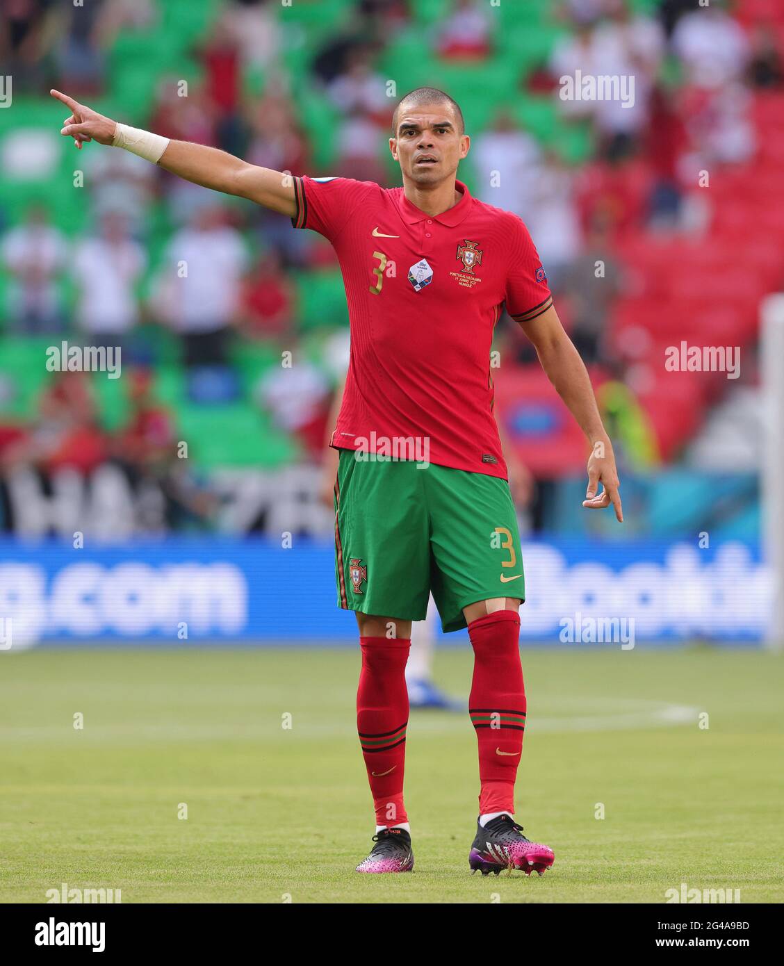 firo: 19.06.2021, Fuvuball, Soccer: EURO 2021, EM 2020, EURO 2020, European  Championship 2020, group stage, group F, POR, Portugal - GER, Germany 2: 4  PEPE, Portugal, gesture Stock Photo - Alamy