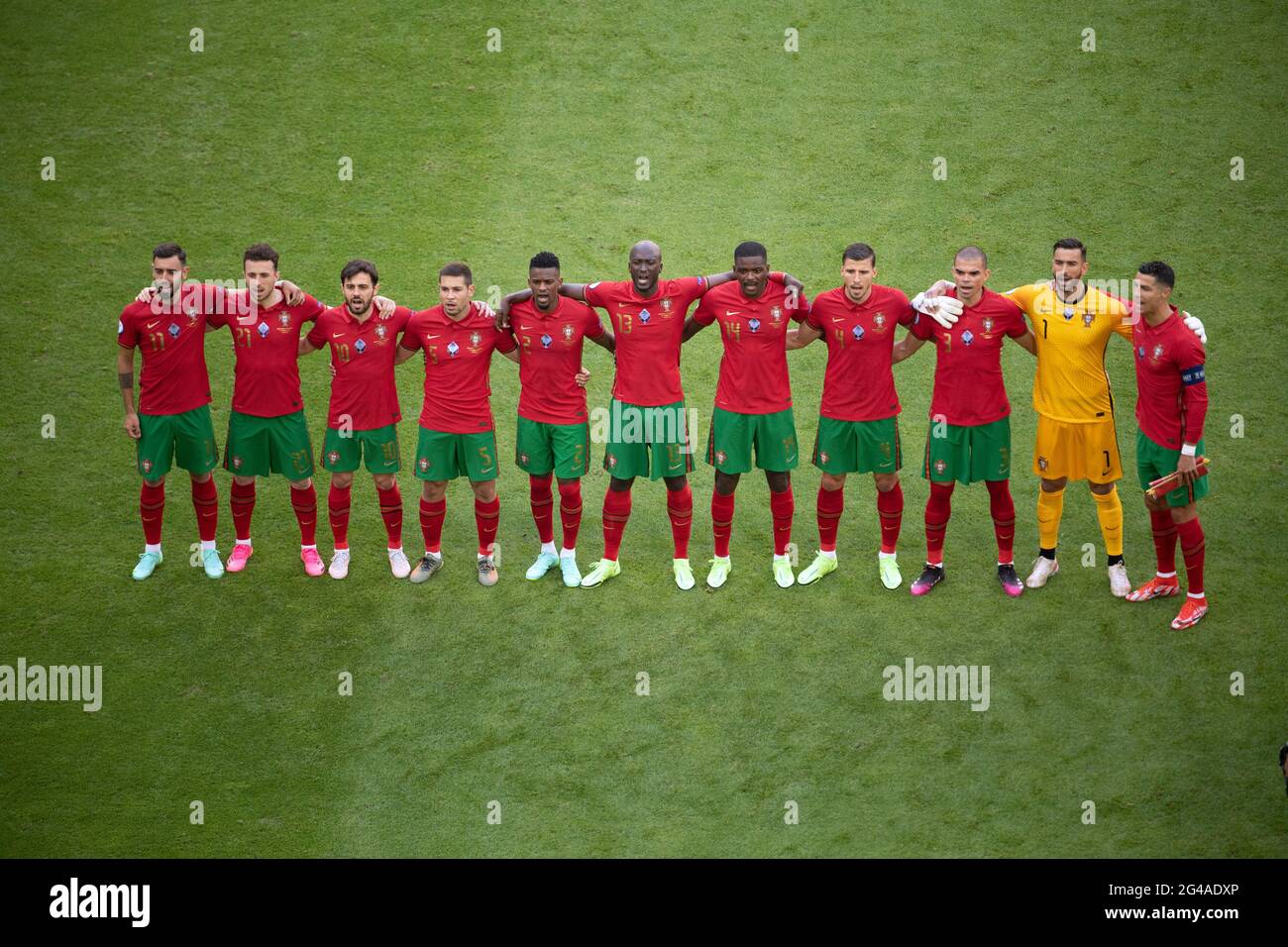 19 June 2021, Bavaria, Munich: Football: European Championship, Portugal - Germany, preliminary round, Group F, 2nd matchday at the EM Arena. Portugal's Bruno Fernandes (l-r), Diogo Jota, Bernardo Silva, Raphael Guerreiro, Nelson Semedo, Danilo Pereira, William Carvalho, Ruben Dias, Pepe, goalkeeper Rui Patricio, and Cristiano Ronaldo before the match. Photo: Federico Gambarini/dpa - IMPORTANT NOTE: In accordance with the regulations of the DFL Deutsche Fußball Liga and/or the DFB Deutscher Fußball-Bund, it is prohibited to use or have used photographs taken in the stadium and/or of the match Stock Photo