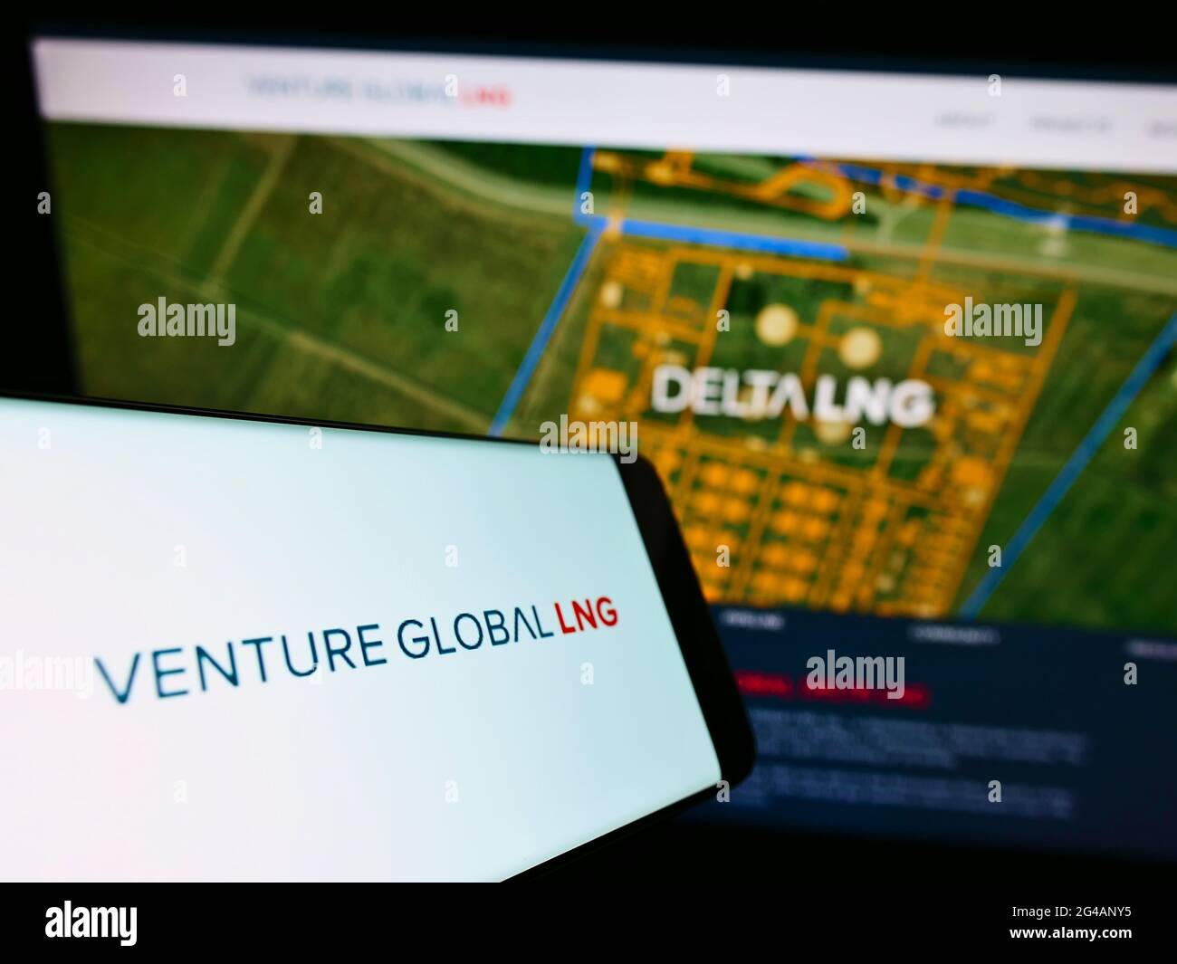 Smartphone with logo of US natural gas company Venture Global LNG Inc. on screen in front of website. Focus on center-right of phone display. Stock Photo