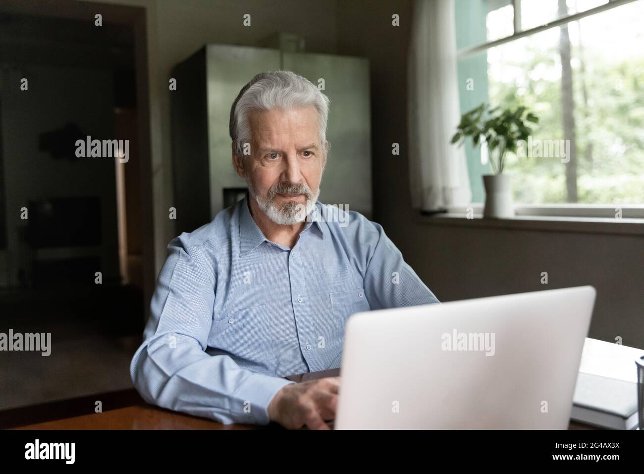 Mature adult laptop desk home hi-res stock photography and images - Alamy