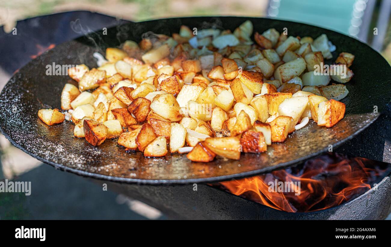 Fried potatoes on a fire or grill Stock Photo Alamy