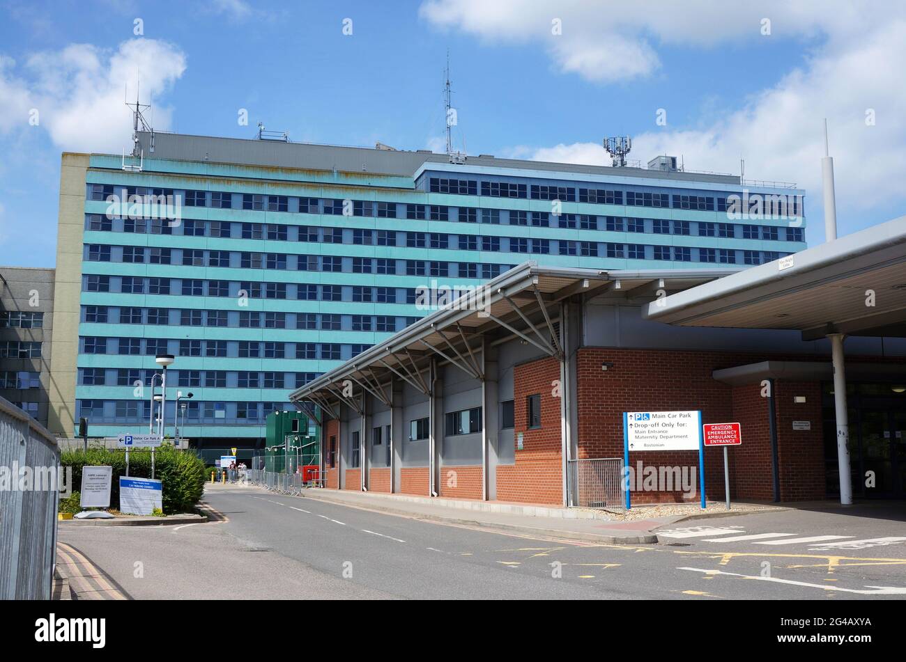 The front of the multi-story NHS Pilgrim hospital on a sunny summer's day Stock Photo