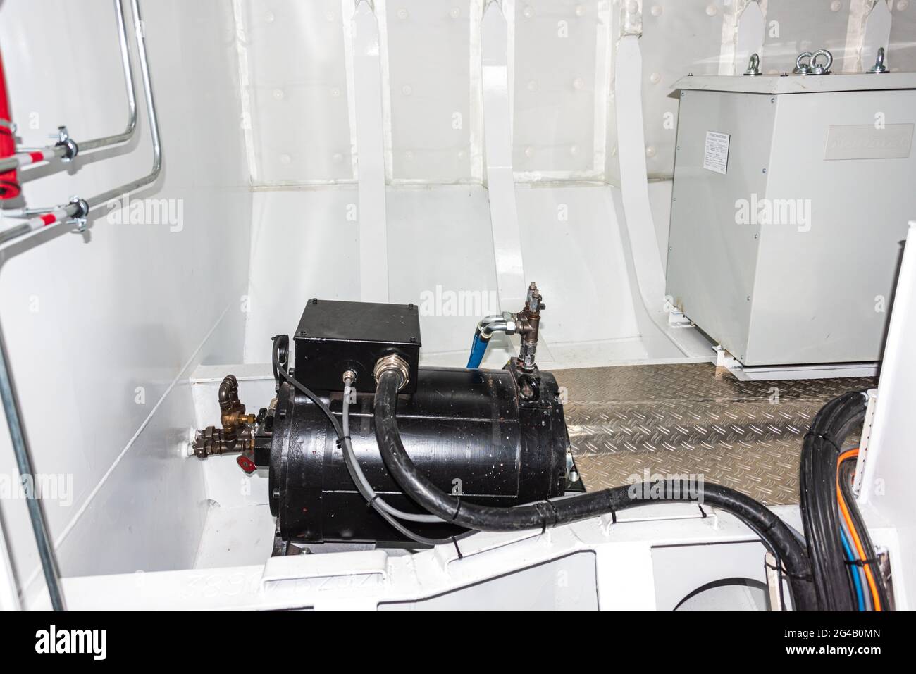 Der Maschinenraum einer mit Strom angetriebenen Personenfähre in der Kieler Förde Stock Photo