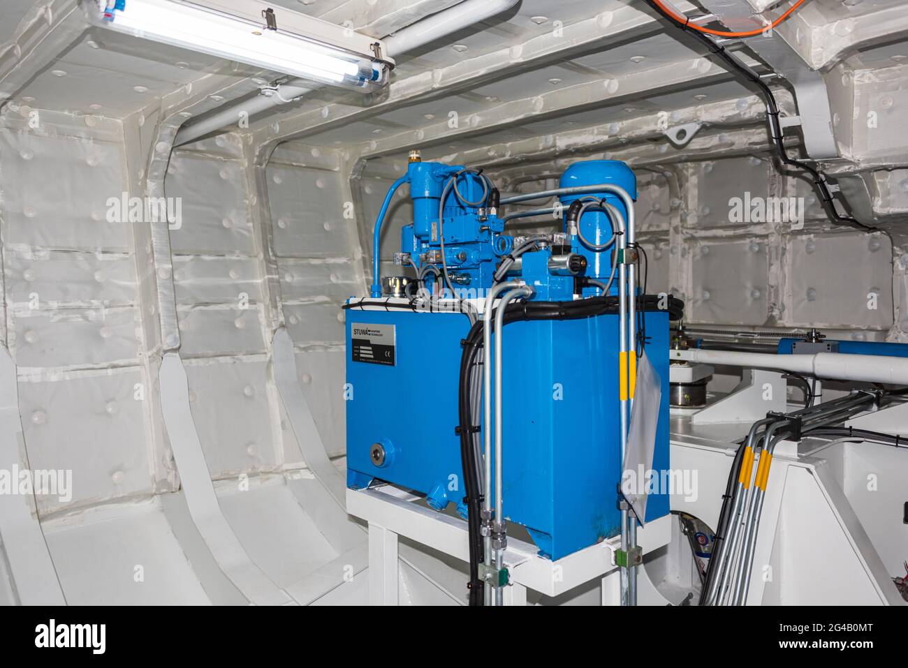 Der Maschinenraum einer mit Strom angetriebenen Personenfähre in der Kieler Förde Stock Photo