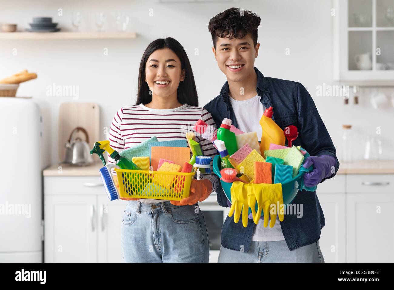 Asian house cleaner cleaning hi-res stock photography and images - Alamy