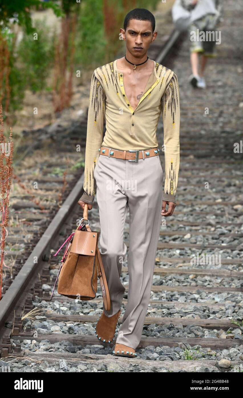 Milan, Italy. 20th June, 2021. Milan Fashion Week, Men Spring Summer. 2022  Milan, Men's Fashion Spring Summer 2022. Etro Pictured: Model Credit:  Independent Photo Agency/Alamy Live News Stock Photo - Alamy