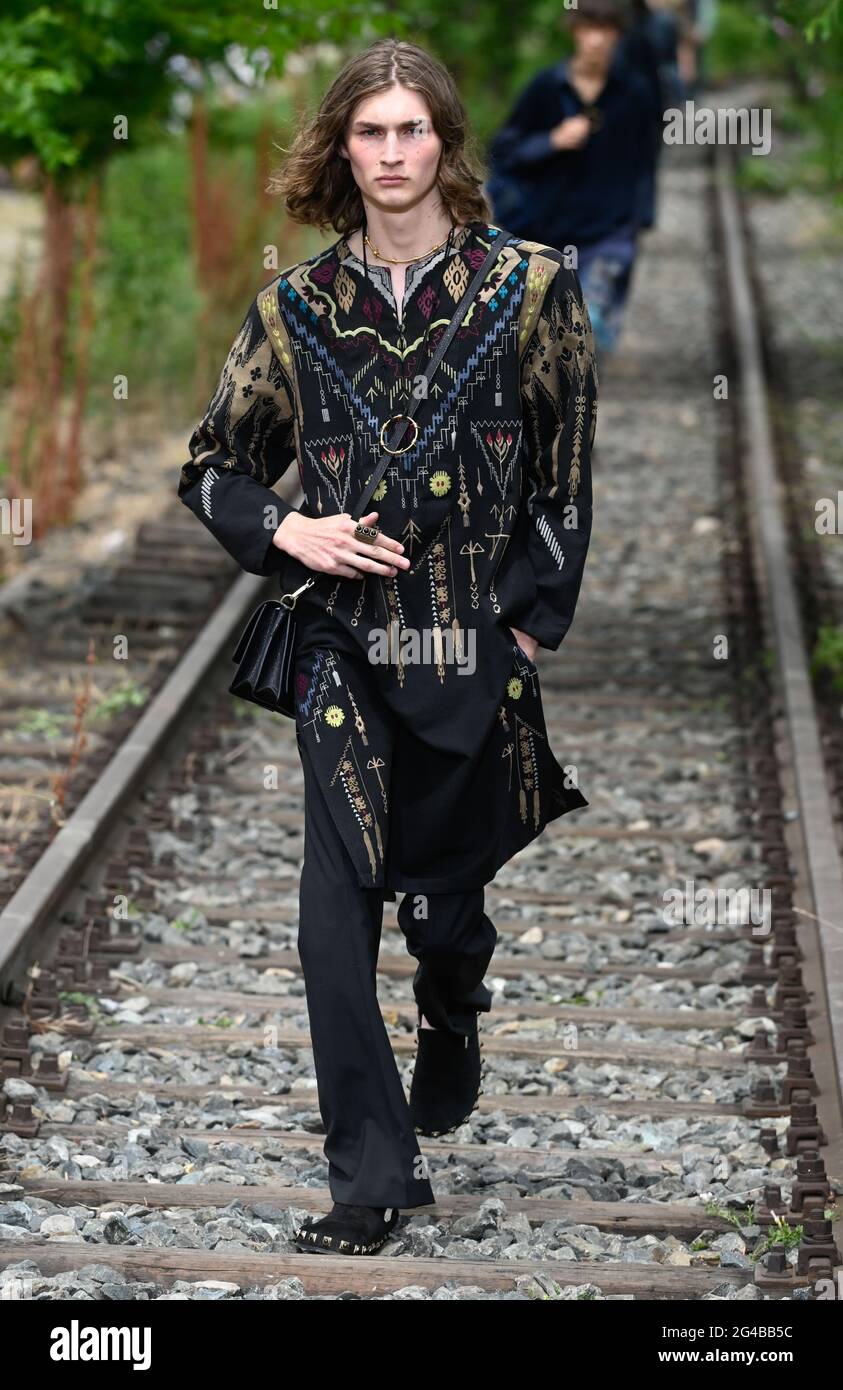 Milan, Italy. 20th June, 2021. Milan Fashion Week, Men Spring Summer. 2022  Milan, Men's Fashion Spring Summer 2022. Etro Arrivals Pictured: Ryan  Prevedel Credit: Independent Photo Agency/Alamy Live News Stock Photo -  Alamy