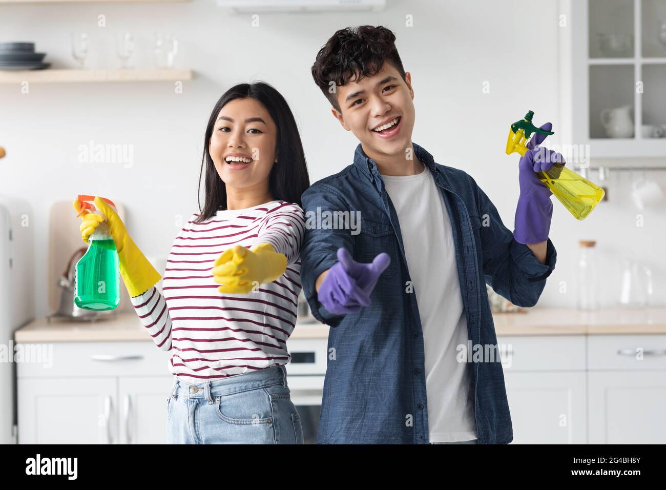 Chinese people cleaning house hi-res stock photography and images - Alamy