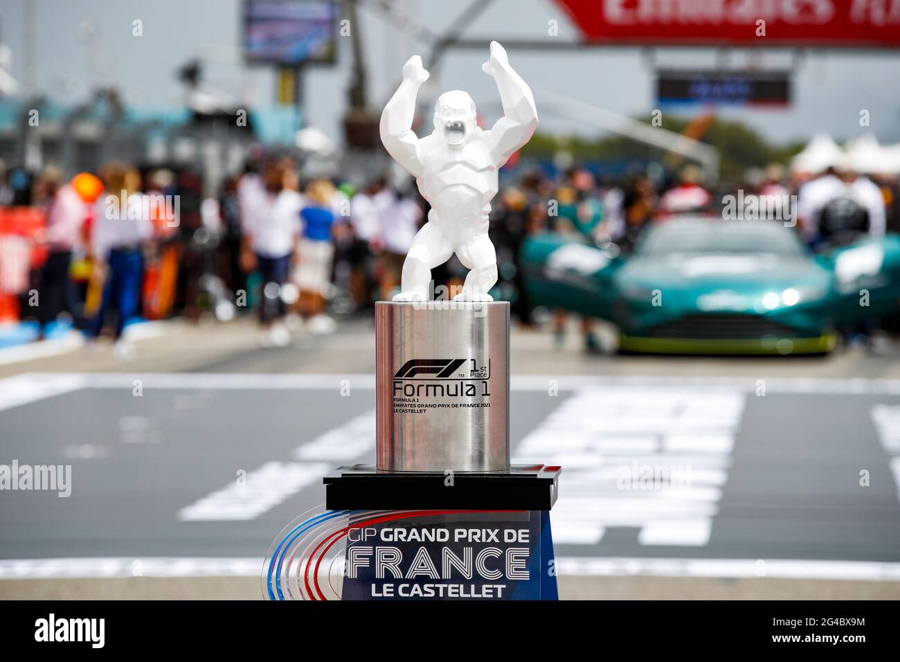 Winner's trophy on the grid. 12.09.2021. Formula 1 World Championship, Rd  14, Italian Grand Prix, Monza, Italy, Race Day. Photo credit should read:  XPB/Press Association Images Stock Photo - Alamy