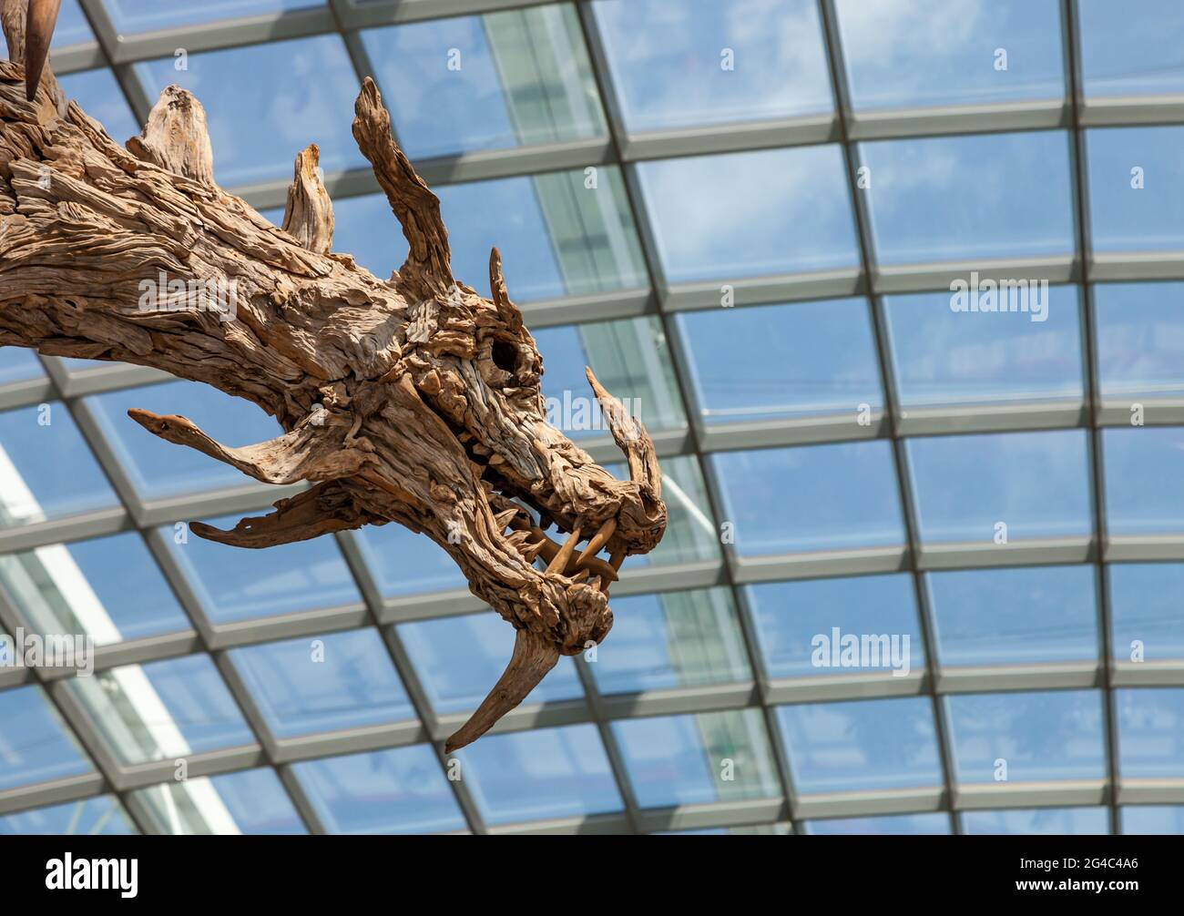 Singapore gardens bay dragon sculpture hi-res stock photography and images - Alamy