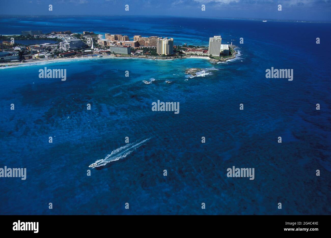 MEXICO, RIVIERA MAYA (STATE OF QUINTANA ROO), AERIAL VIEW OF THE CANCUN SEA RESORT Stock Photo
