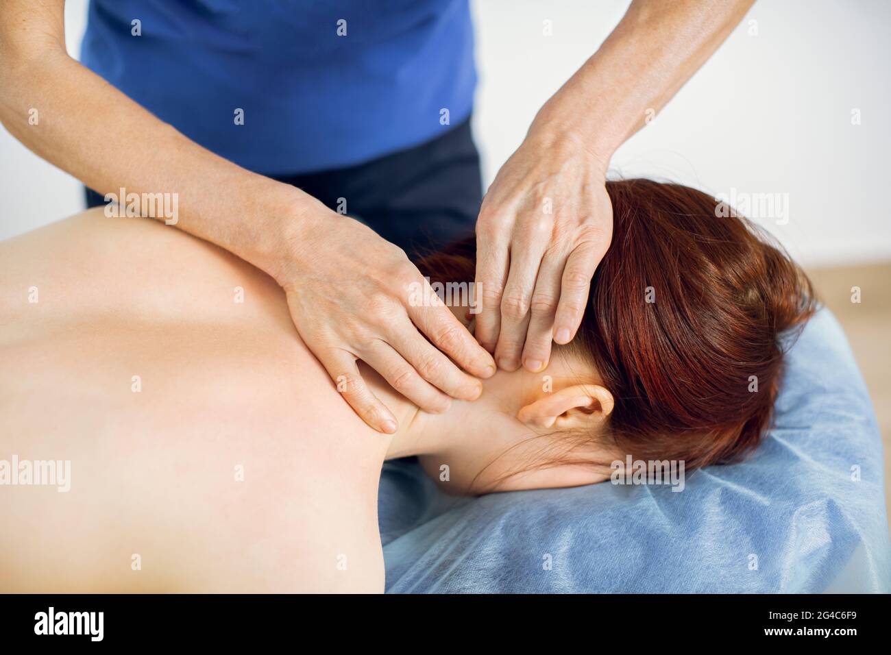 https://c8.alamy.com/comp/2G4C6F9/young-beautiful-woman-getting-spa-massage-treatment-neck-massage-concept-woman-physiotherapist-giving-neck-massage-to-a-woman-patient-in-modern-clinic-2G4C6F9.jpg