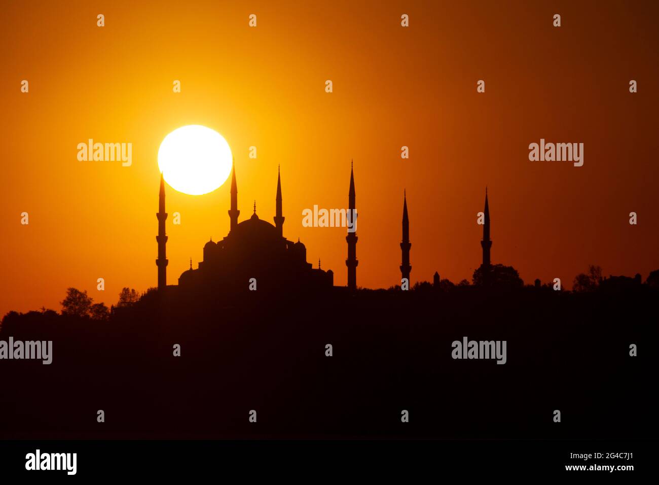 Silhouette of the Blue Mosque at the sunset in Istanbul, Turkey Stock ...