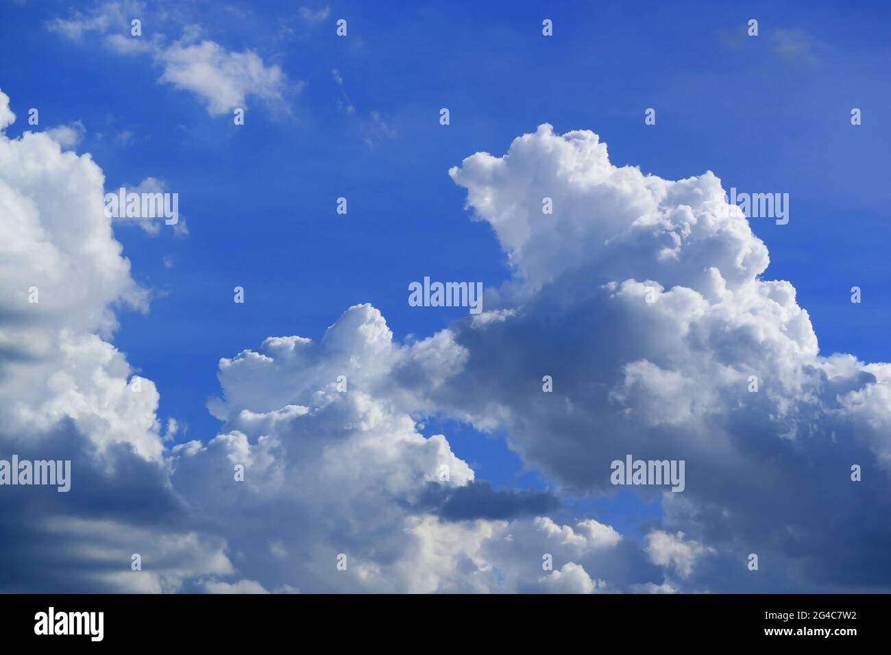 Floating fluffy cumulus clouds on vibrant blue sky Stock Photo - Alamy