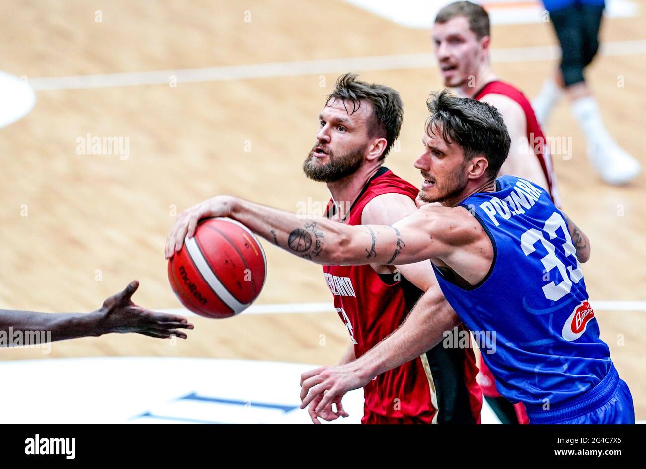 Hamburg, Germany. 20th June, 2021. Basketball: Supercup, Germany - Italy,  Matchday 3. Germany's Danilo Barthel (M) and Italy's Achille Polonara fight  for the ball. Credit: Axel Heimken/dpa/Alamy Live News Stock Photo - Alamy