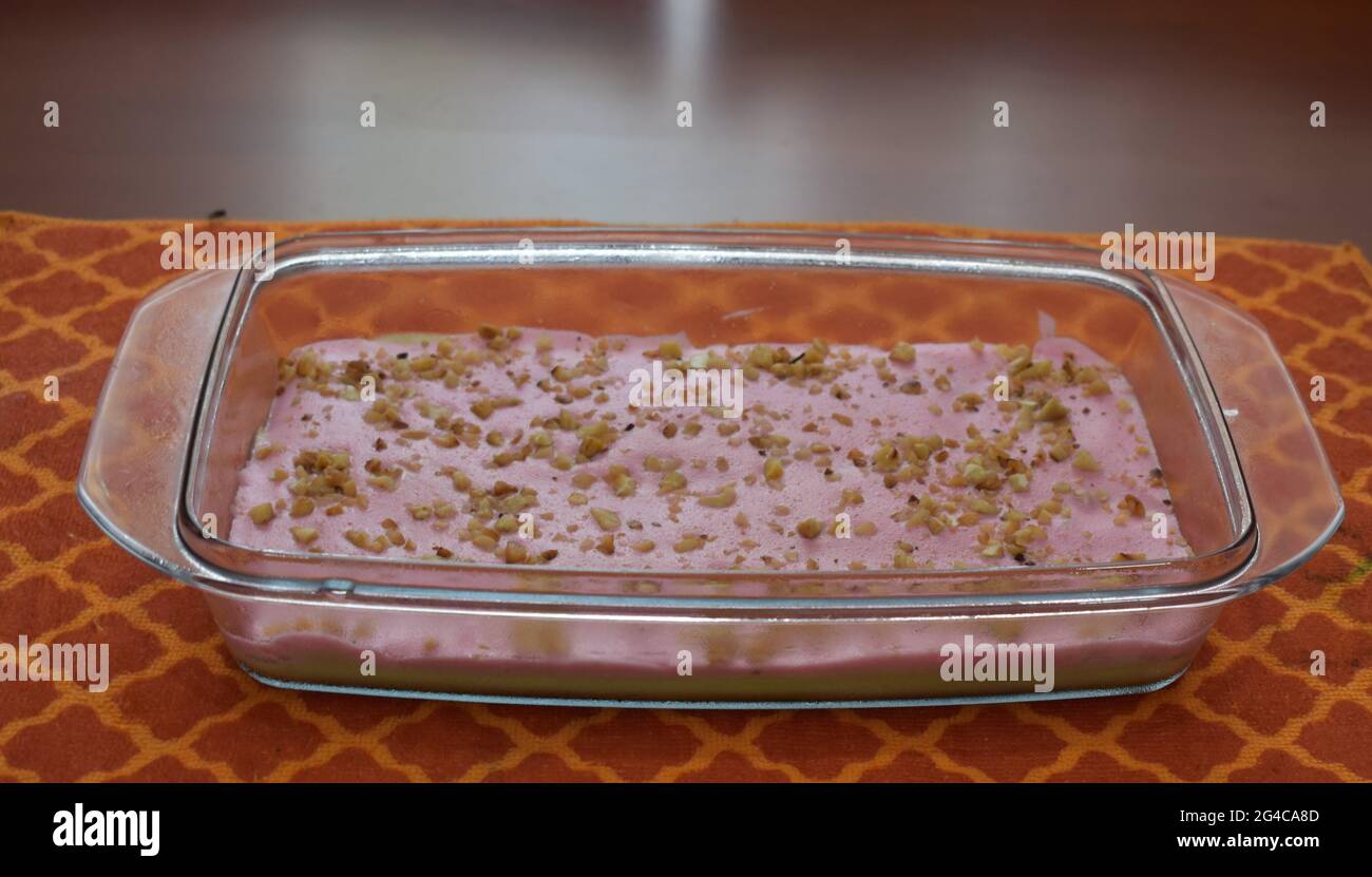 Marshmallow pudding is a beautiful and impressive looking dessert