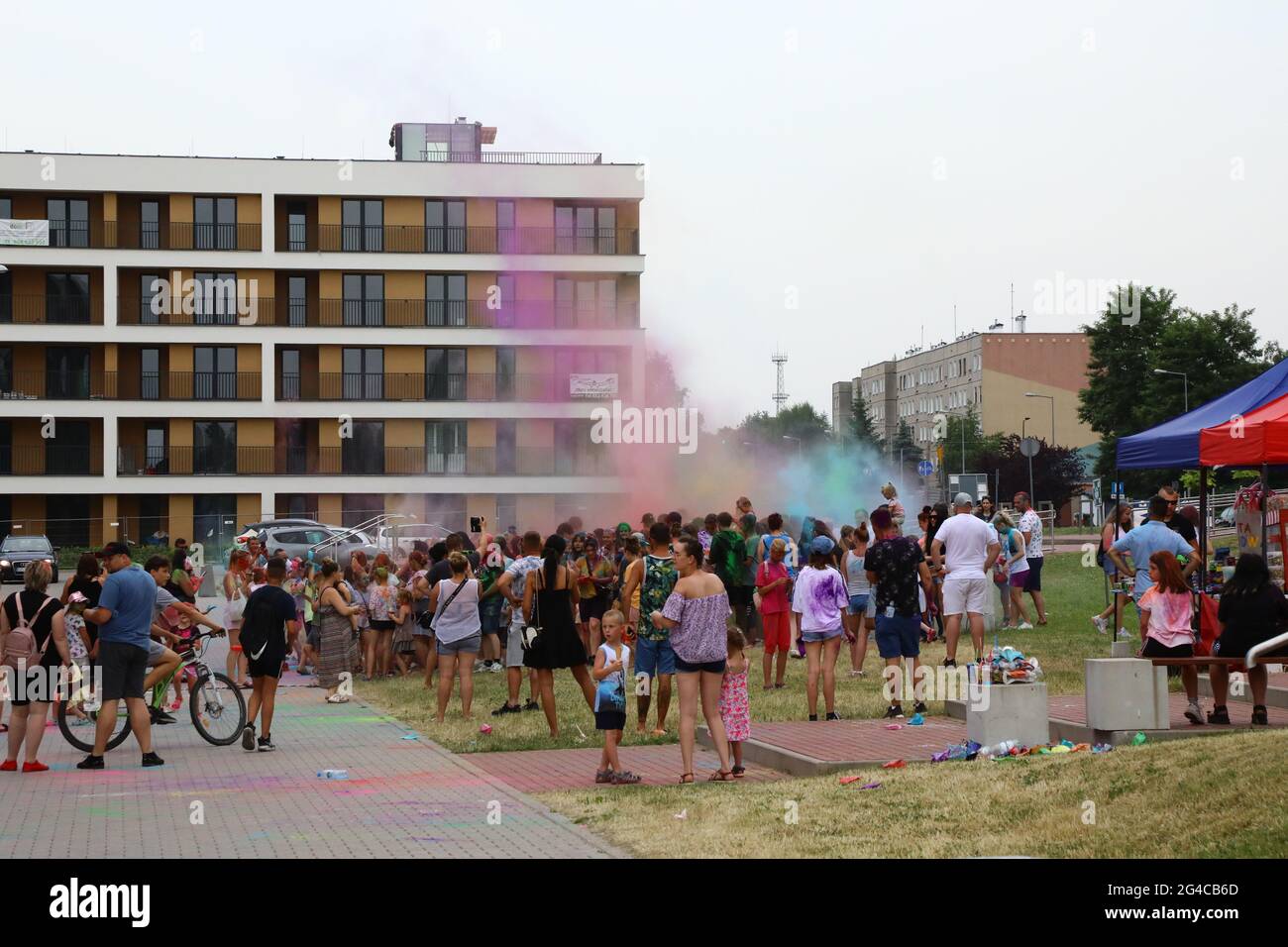 Holi Festival of Colours an der Turow Arena in Zgorzelec, Polen am 20.06.2021 Stock Photo