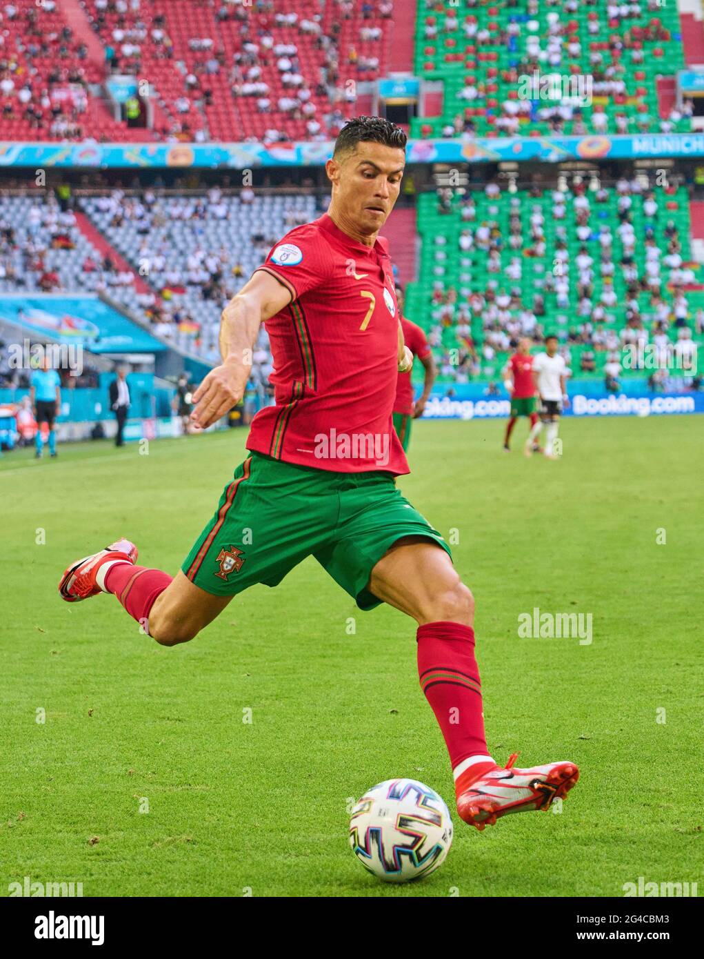 Cristiano ronaldo shirt hi-res stock photography and images - Page 2 - Alamy