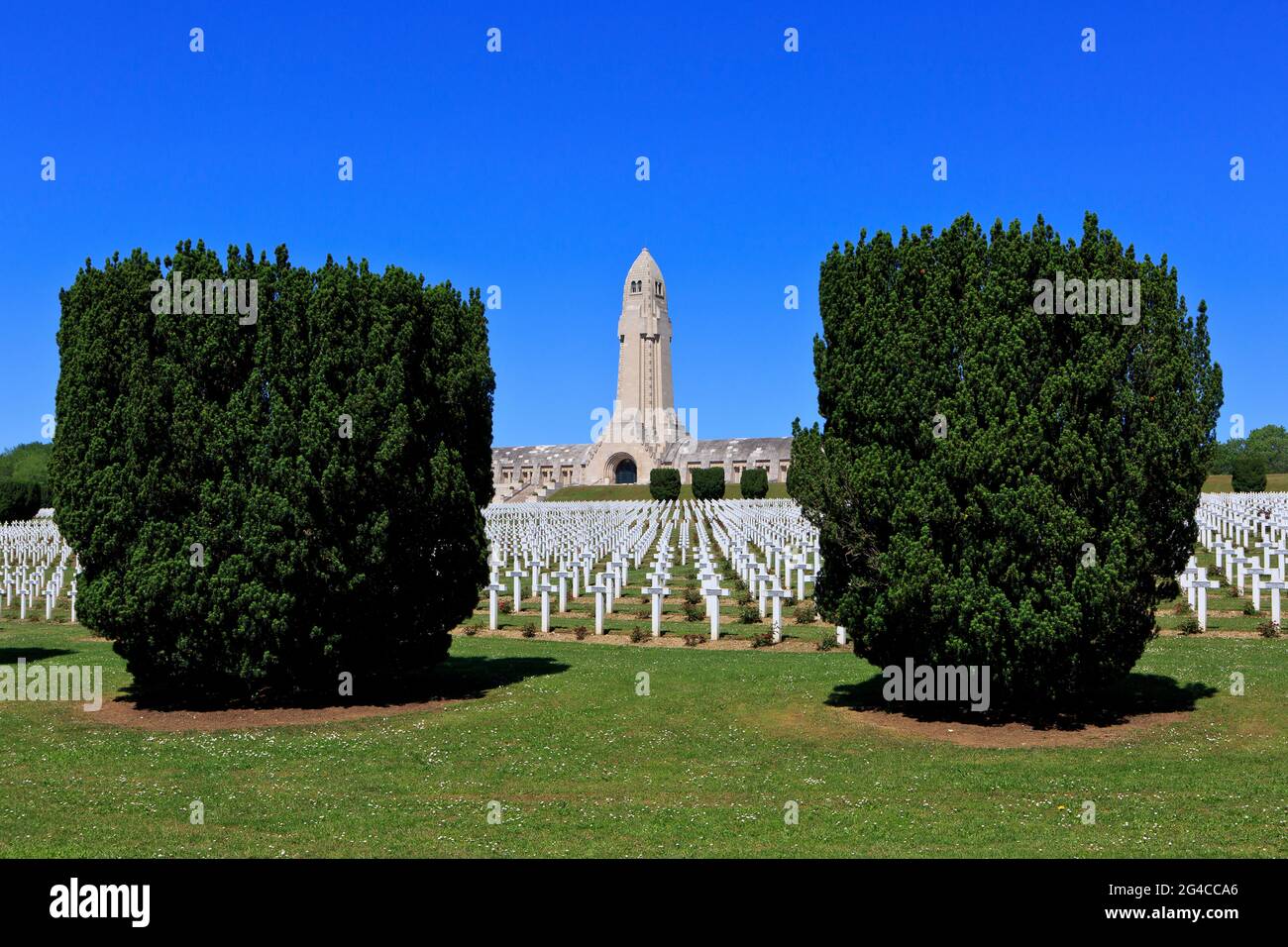 The First World War Douaumont Ossuary & Fleury-devant-Douaumont National Necropolis in Douaumont-Vaux (Meuse), France Stock Photo