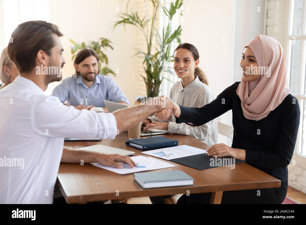 Asian business people concept hi-res stock photography and images - Alamy