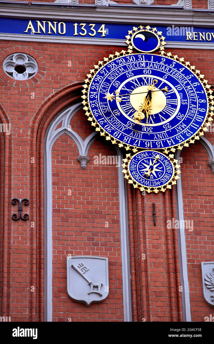 LATVIA. RIGA. ASTRONOMIC CLOCK OF THE HOUSE OF THE BLACKHEADS ON DOME SQUARE Stock Photo