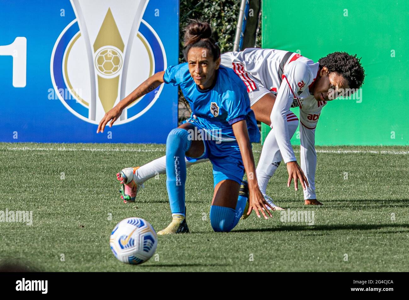 https://c8.alamy.com/comp/2G4CJCA/cotia-brazil-20th-june-2021-marcela-in-the-match-between-so-paulo-and-real-braslia-valid-for-the-14th-round-of-the-brazilian-soccer-championship-serie-a1-women-of-2021-held-at-cfa-cotia-this-sunday-20-credit-van-camposfotoarenaalamy-live-news-2G4CJCA.jpg