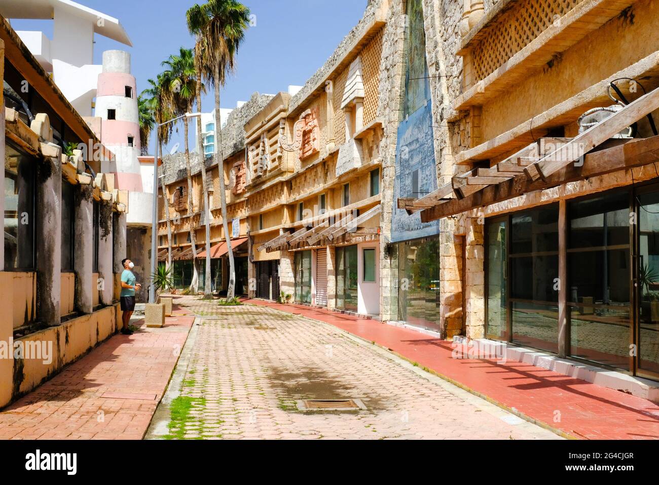 Street with abandoned buildings and businesses in Cancun, Mexico. The Mexican tourist town has been economically devastated by the Covid-19 Pandemic. Many businesses catering to tourists have not been able to survive the sanitary restrictions and the sharp drop in tourism. Stock Photo